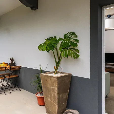 Lägenhet Modern Tropical Hideaway By Elysian